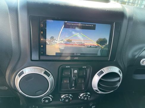 Used 2014 Jeep Wrangler Unlimited Sahara w/ Connectivity Group AWD/4WD image 10