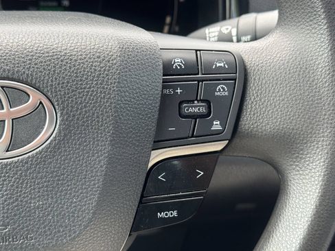 Used 2025 Toyota Camry LE FWD image 39