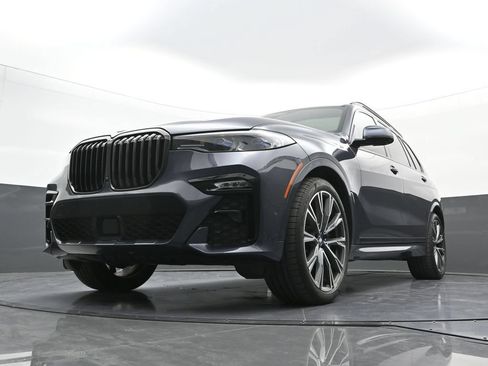 Used 2022 BMW X7 M50i AWD/4WD image 26