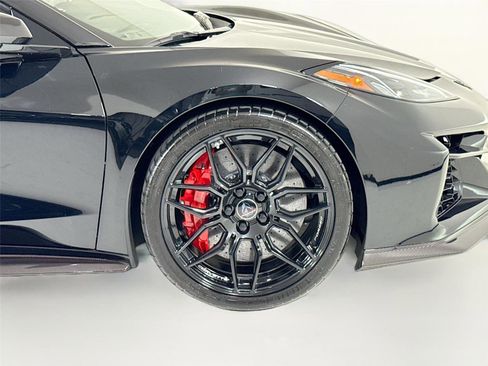 Used 2023 Chevrolet Corvette Z06 w/ Stealth Interior Trim Package RWD image 38