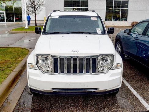 Used 2010 Jeep Liberty Limited w/ Tire & Wheel Group image 13