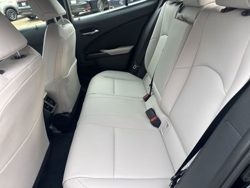 Used 2025 Lexus UX 300h AWD image 31