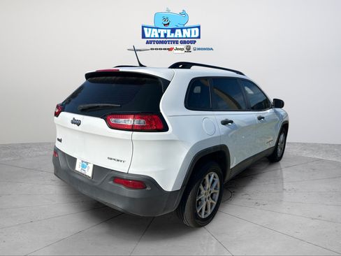Used 2015 Jeep Cherokee Sport w/ Sport Appearance Group FWD image 5