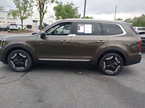 Used 2025 Kia Telluride S FWD image 7