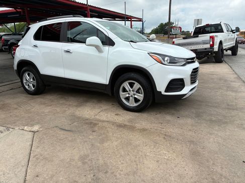Used 2019 Chevrolet Trax LT w/ LT Convenience Package AWD/4WD image 11