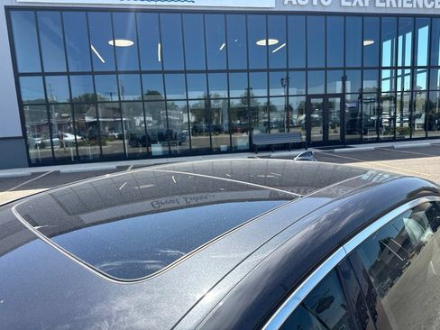 Used 2021 BMW 750i xDrive w/ Autobahn Package AWD/4WD image 8