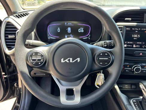Used 2025 Kia Soul LX w/ LX Technology Package FWD image 22