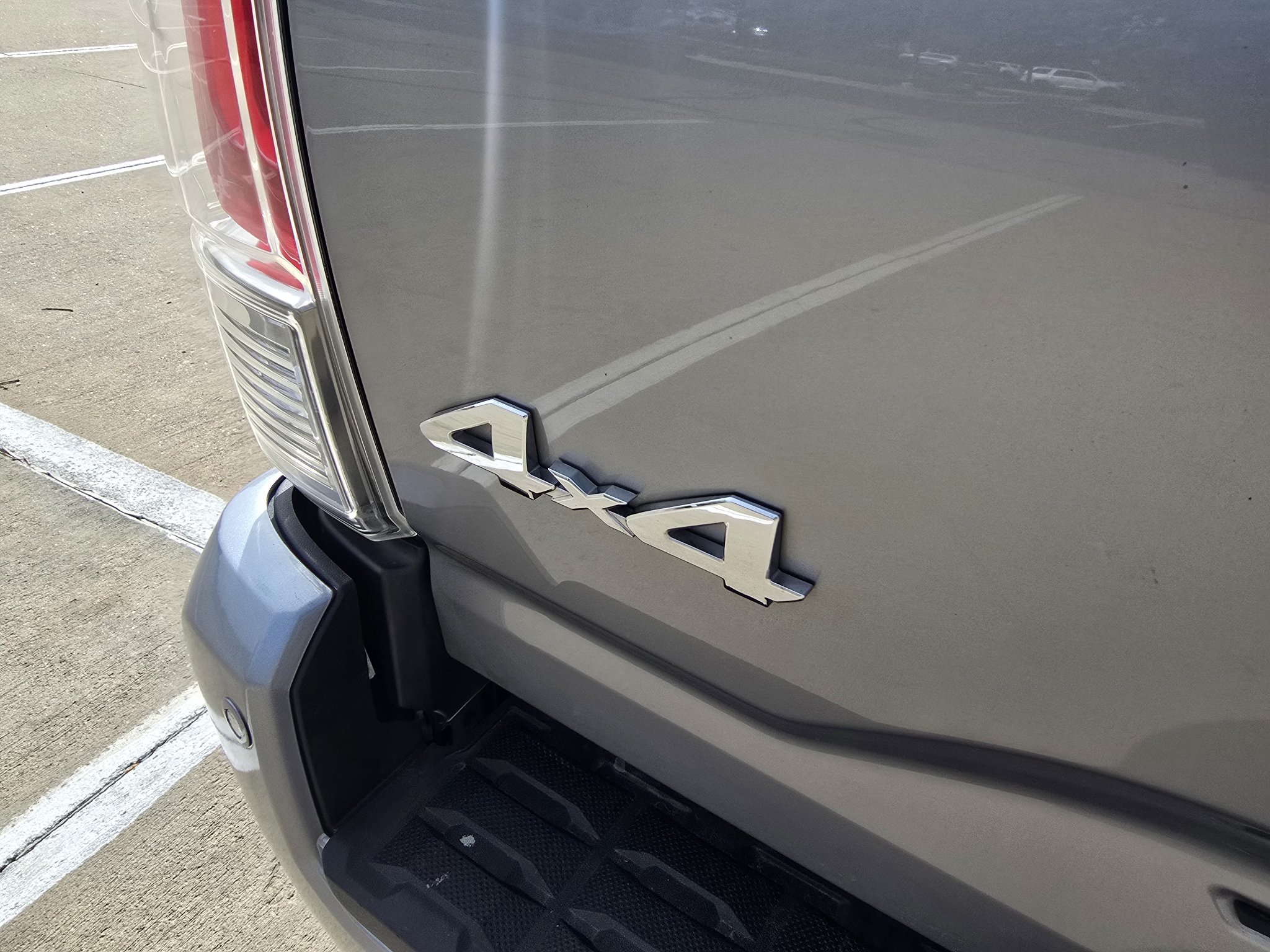 Used 2017 Toyota Tacoma Limited w/ Tow Package AWD/4WD image 10