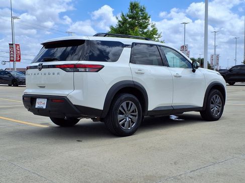 Used 2025 Nissan Pathfinder SV FWD image 5