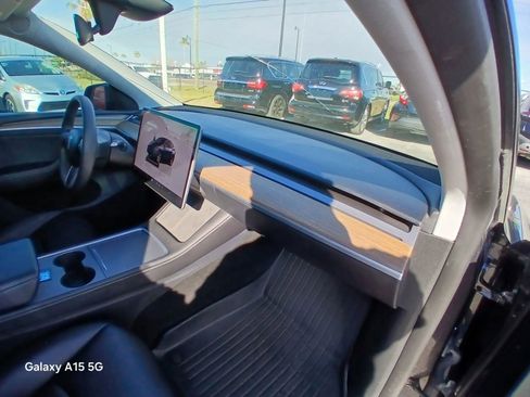 Used 2024 Tesla Model Y Long Range image 17