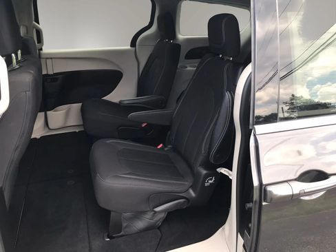 Used 2023 Chrysler Voyager LX FWD image 63