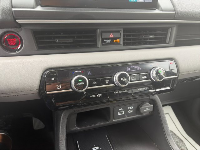 Used 2025 Honda Pilot Touring image 25