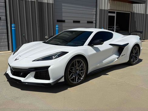 Used 2024 Chevrolet Corvette Z06 w/ Z07 Performance Package w/ Z07 Performance Package RWD image 42