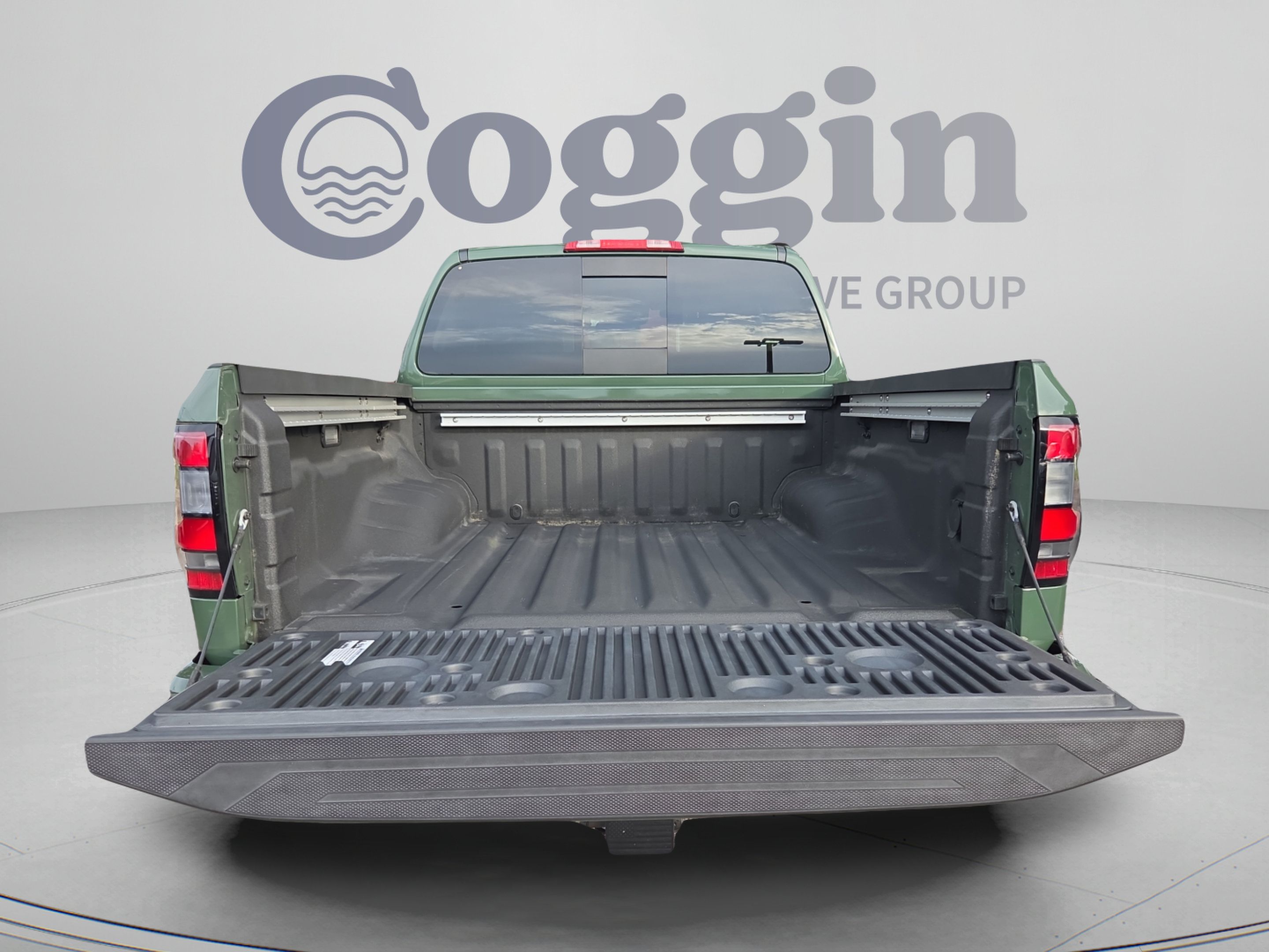 Used 2024 Nissan Frontier SV w/ SV Convenience Package RWD image 13