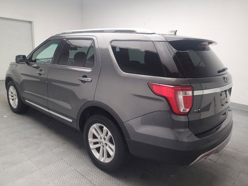 Used 2017 Ford Explorer XLT image 5