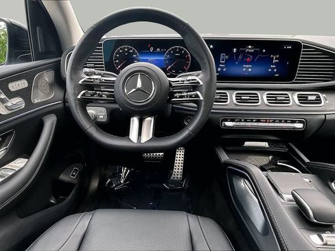Used 2026 Mercedes-Benz GLS 450 4MATIC image 6