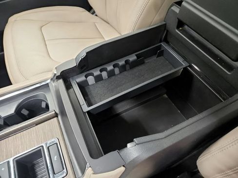 Used 2024 Ford Expedition Limited RWD image 32