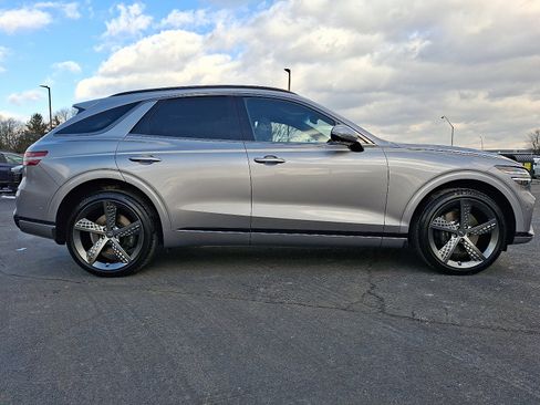 Used 2023 Genesis GV70 2.5T w/ Sport Prestige Package image 7