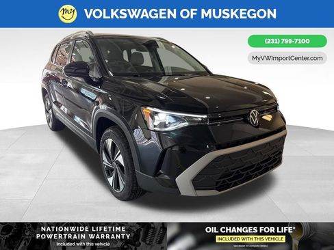 New 2026 Volkswagen Taos SE image 1