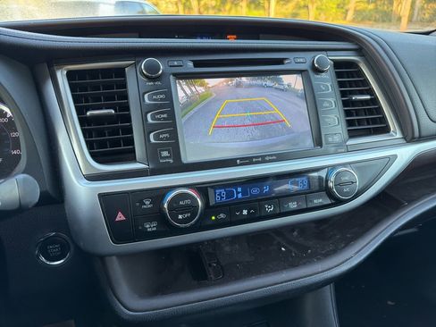 Used 2016 Toyota Highlander Limited AWD/4WD image 11