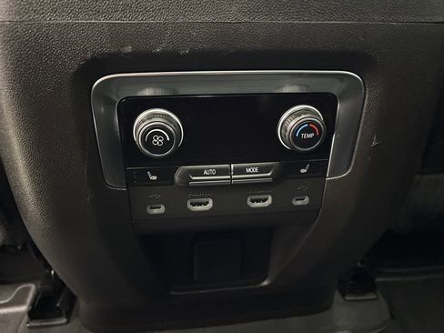 Used 2021 Chevrolet Suburban High Country image 30