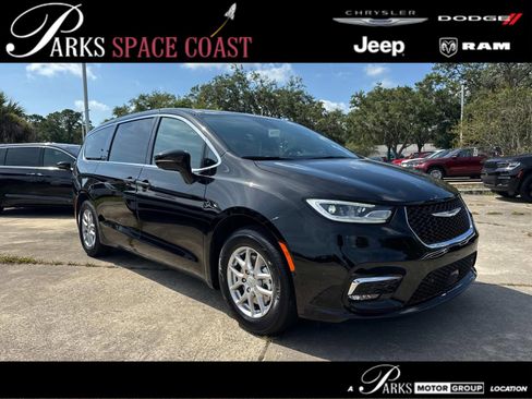 New 2025 Chrysler Pacifica Select image 1