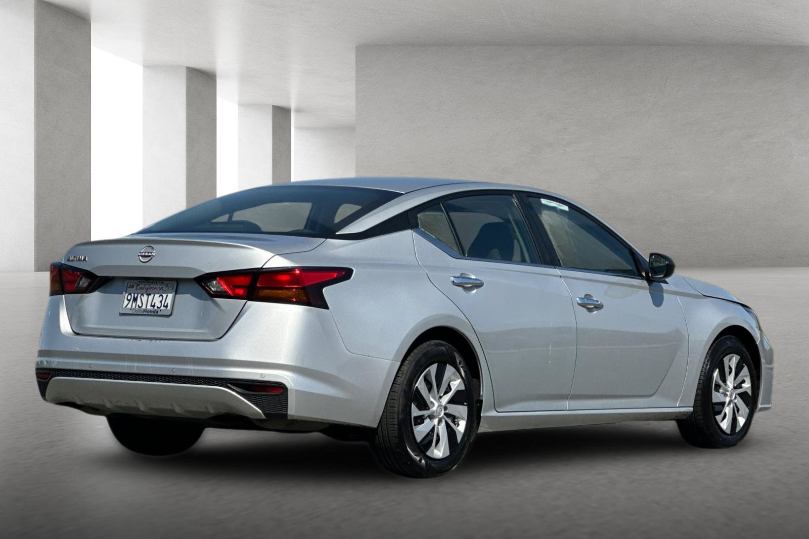 Used 2024 Nissan Altima 2.5 S FWD image 4