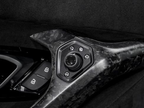 Used 2018 Lamborghini Huracan Performante AWD/4WD image 10