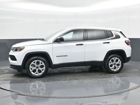 Used 2025 Jeep Compass Sport w/ Mopar Graphics Package AWD/4WD image 10