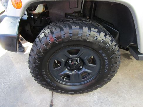 Used 2014 Jeep Wrangler Unlimited Sahara w/ Dual Top Group image 13