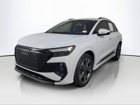 Used 2024 Audi Q4 e-tron Premium Plus image 3