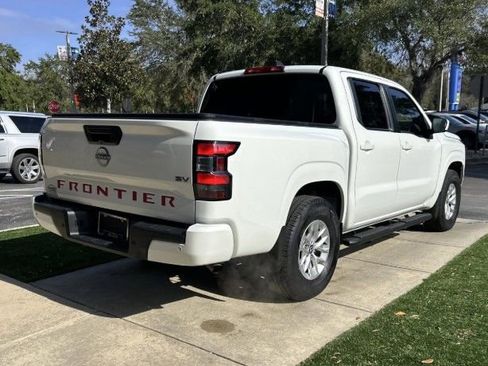 Used 2024 Nissan Frontier SV w/ Technology Package image 2
