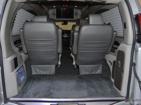 Used 2020 GMC Savana 2500 Extended w/ Enhanced Convenience Package RWD image 19
