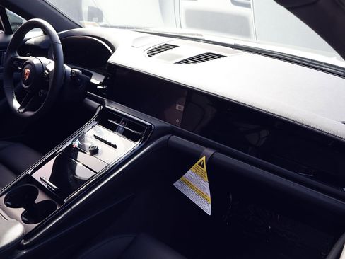 New 2026 Porsche Panamera image 25