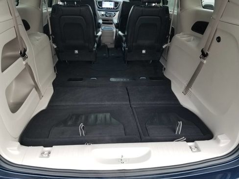 Certified 2024 Chrysler Pacifica Touring-L image 26