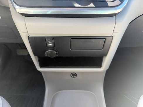 Used 2017 Toyota Sienna LE AWD/4WD image 24