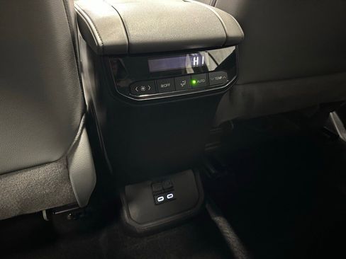 Used 2025 Toyota Highlander XLE image 54