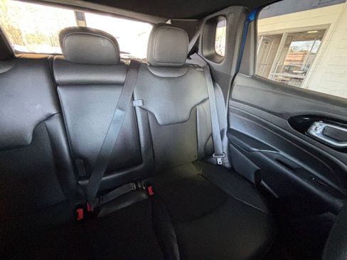 Used 2025 Jeep Compass Trailhawk image 41