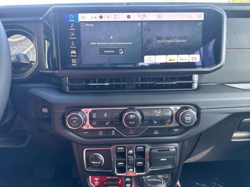 New 2025 Jeep Gladiator Rubicon w/ Convenience Group image 11