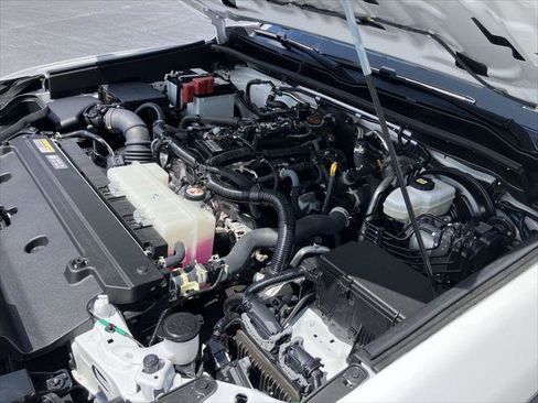 Certified 2025 Toyota 4Runner SR5 AWD/4WD image 34