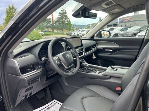 Used 2026 Toyota Grand Highlander FWD image 24