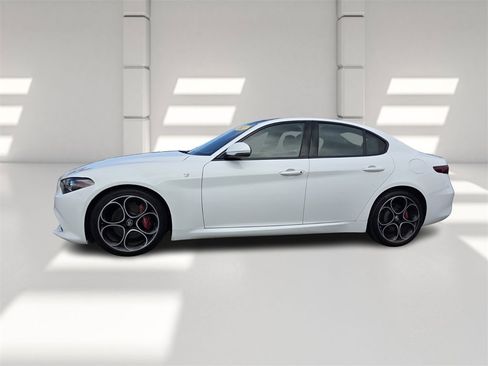 Used 2023 Alfa Romeo Giulia Ti image 7