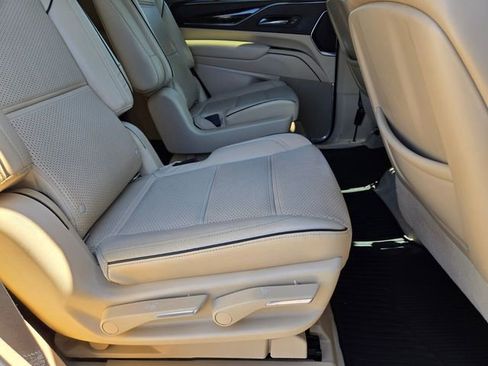 Used 2021 Cadillac Escalade Premium Luxury image 15
