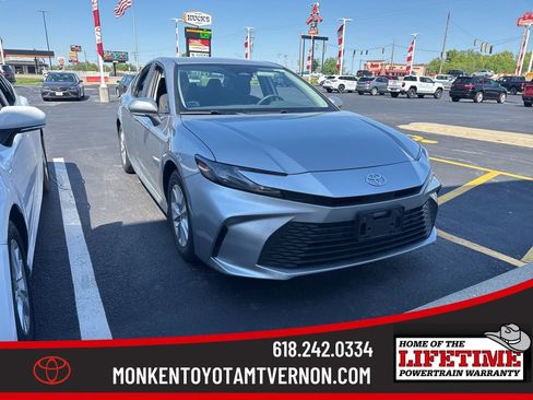 Used 2025 Toyota Camry LE image 1