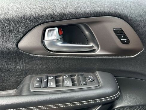 Used 2025 Chrysler Pacifica Select FWD image 13
