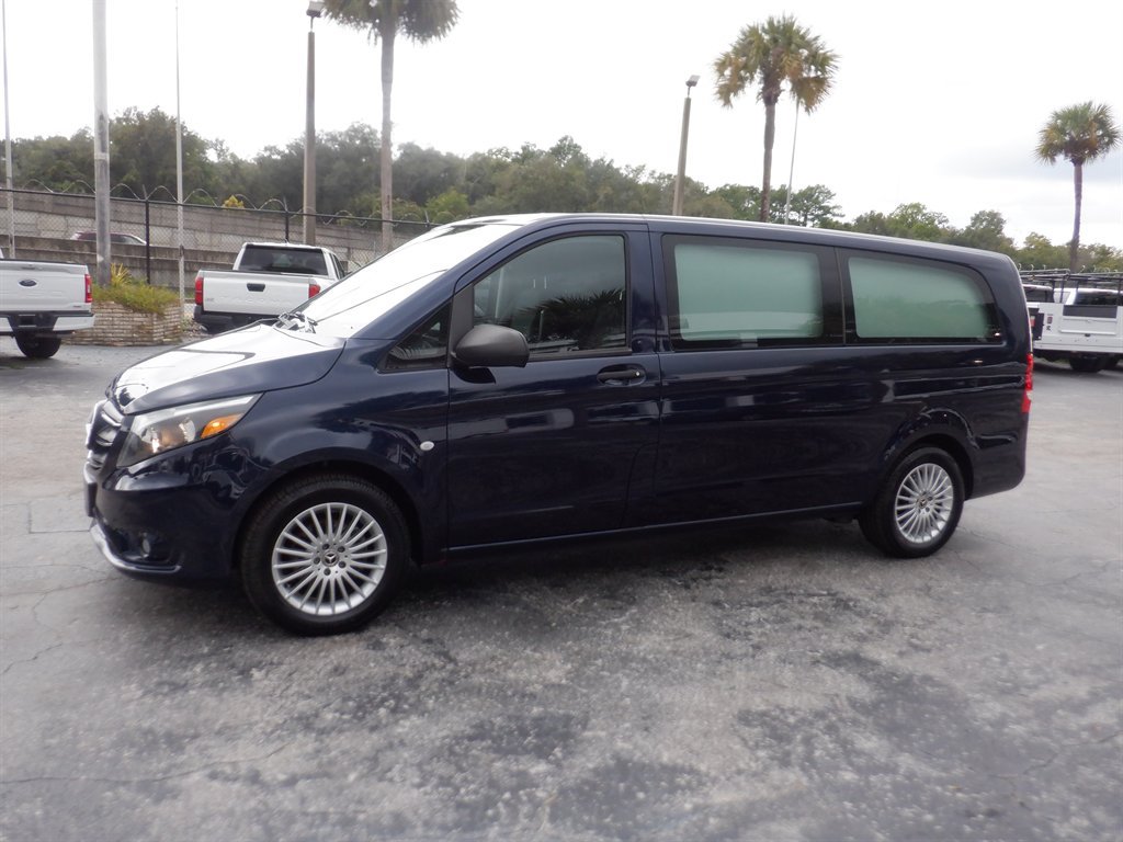 Used 2022 Mercedes-Benz Metris image 2