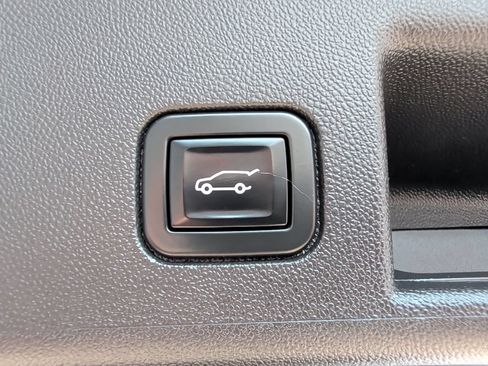 Used 2021 Chevrolet Equinox LT FWD image 20