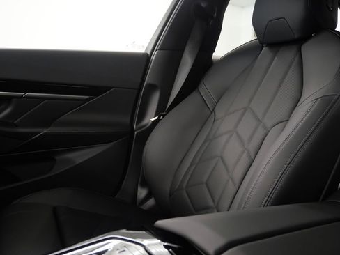 Used 2025 BMW 530i w/ Premium Package image 27