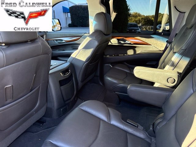 Used 2017 Cadillac Escalade Luxury AWD/4WD image 7