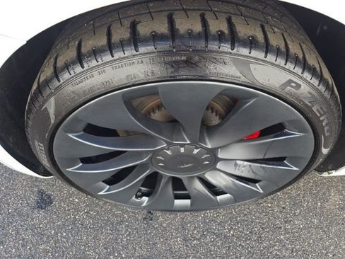 Used 2022 Tesla Model 3 Performance image 25